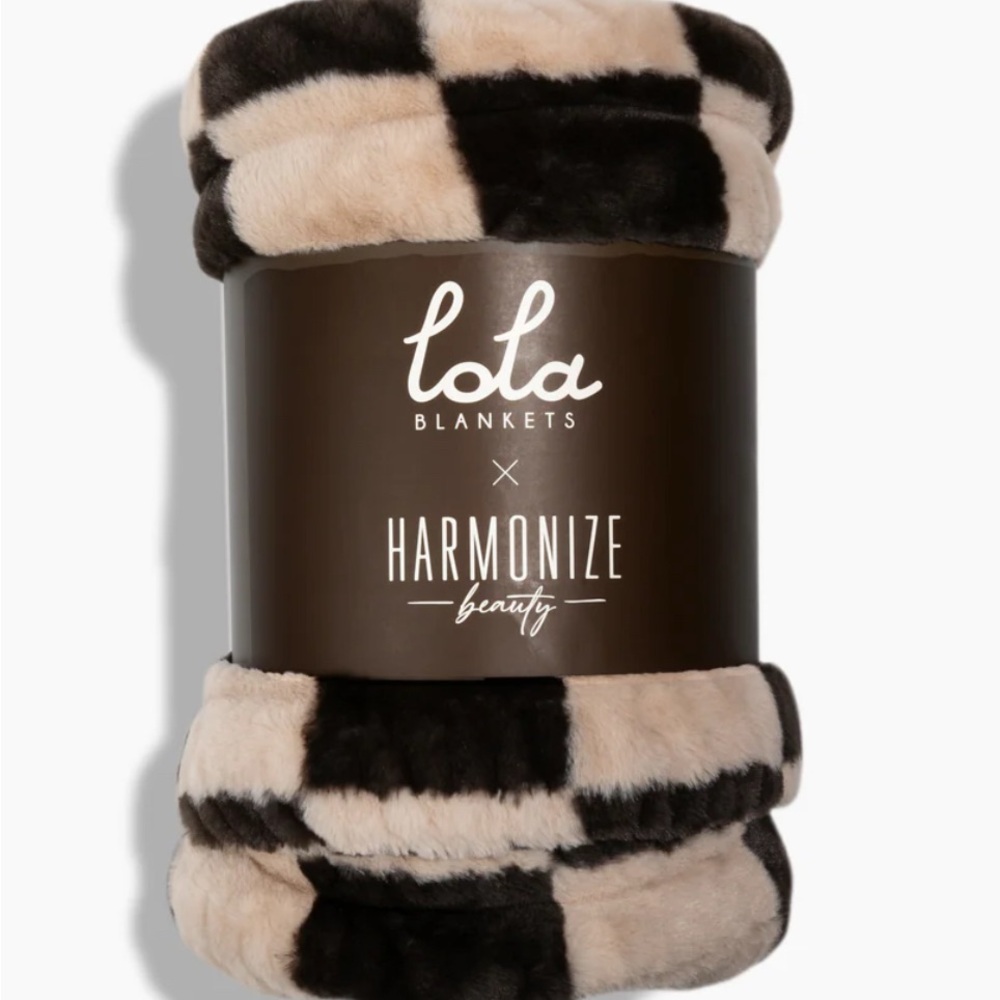 NWT Lola x Harmonize Espresso Check Blanket Large